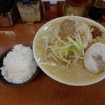 横浜家系ラーメン 孝太郎 - ボリュームのある見た目Σ(ﾟДﾟ)