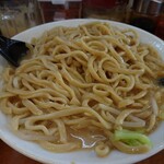 横浜家系ラーメン 孝太郎 - 天地返し後、麺はなかなかの盛りに一見するとある