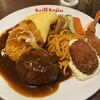 グリル カジン - （反時計で）オムライス、ハンバーグ、チキンクリームコロッケ、エビフライ、ガロニ（ポテト、ブロッコリー、人参）、ナポリタン