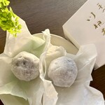 加藤菓子舗 菓子道 - 左:抹茶クリーム、右:白いクリーム。