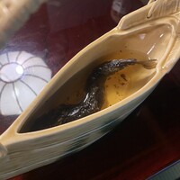 うかい鳥山 - イワナ酒。酒用に遠火でカリカリカサカサに仕上げられており良いダシが取れる。ヒレ酒より好き