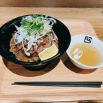 牛角焼肉食堂 - 【ねぎ塩豚タン丼 ￥869】シンプルに美味しいです。フードコートで気軽に焼肉欲を満たせます〜( ¨̮ )笑