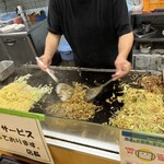 鈴木商店 - 焼きそば調理スペース