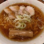 麺とおばんざいとお酒のお店 佳什 - 四角いチャーシュー四枚　甘い！