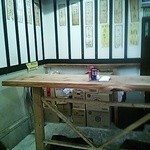 宮川橋もつ肉店 - 2013年11月：壁にはくたびれたメニュー