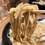 六厘舎 - つけ麺と比べると細くてススーっといけちゃう