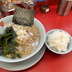 ラーメン山岡家 - プレミアム醤油とんこつラーメン+半ライス
