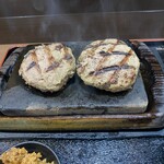 感動の肉と米 - 料理写真:粗挽きダブルハンバーグ