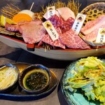 三階松 - 最初の提供品 左下は中バラで巻くネギ、その横がタレ