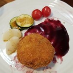 キッチン ブルー グローブ - ２つ目のコロッケ、ソースはたっぷり！