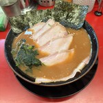 豚骨醤油ラーメン 王道家 - 