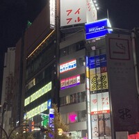 東京焼肉 黒木 - 遠目から見たビル