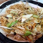 桜台の餃子家 - 甘めのソースと野菜中心の焼きそばデス