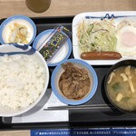 Matsuya - ソーセージエッグ定食〈牛皿〉
                      ¥450