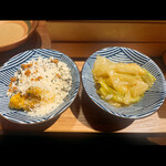 Shabushabu Onyasai - お通し2皿です。左が粉雪チーズとかぼちゃのごろごろサラダ、右がぺぺろんキャベツです。どちらもとても好きな味でした。