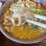 もつ煮屋 日の出食堂 - 味は醤油味の辛めの味付け