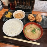 Tonjiru to karaage no semmonten bakubaku - 