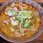 もつ煮屋 日の出食堂 - 大きめな器のもつ煮