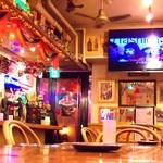 The 59's Sports Bar & Diner - 店内 多数のモニターで 盛り上がります。