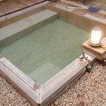 たてしな薫風 - 露天風呂湯舟は、こんな感じ…洗い場は有りません。