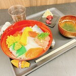 丼丸 - 2階スペースにて
イートインしております