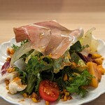 Comodo - サラダもお野菜のピクルス屋季節の果物、ナッツなどたっぷり(⁠◕⁠ᴗ⁠◕⁠✿⁠)