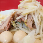 ラーメン二郎 - 豚の厚み