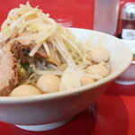 ラーメン二郎 - ラーメン半分＋ニンニク少し＋青ネギうずら