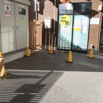 ラーメン二郎 - ウェイティングスペース