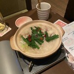 海鮮ダイニング 博多美蔵 - もつ鍋１人前とんこつスープ