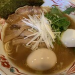 らーめん登楽 ふみや - 醤油味玉ラーメン 拡大