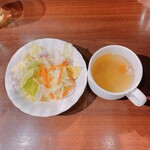 Ikinari Suteki - ランチのサラダとスープ