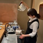 TEA ROOM KIKI - 高いところから熱湯を！