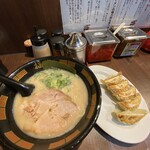 Hakata Fukuya - 博多ラーメン餃子セット