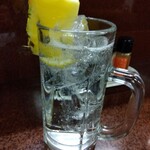 鶴亀 - チューハイ 300円(税込)(2023年12月20日撮影)