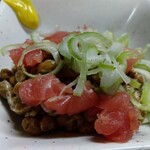 鶴亀 - まぐろ納豆 420円(税込)(2023年12月20日撮影)