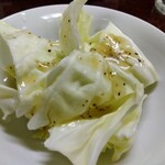 鶴亀 - お通し 200円(税込)(2023年12月20日撮影)