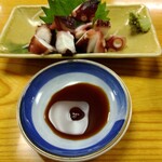 鶴亀 - たこのぶつ切り 450円(税込)(2023年11月8日撮影)