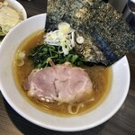 Yokohama Iekei Samurai - 半ラーメン（醤油） 多め濃いめ 700円