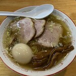 中華そば さとう - 中のチャーシューとたまご