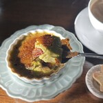 喫茶 ミトン - ピスタチオとラズベリーのクレームブリュレ
