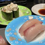 Mawaru Toyamawan Sushi Tama - ホッキ貝サラダ軍艦とブリ