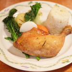 ラ スフォリーナ - 平日限定メイン料理 1100円 のアメリーゴ風 鶏モモ肉のロースト オレガノライス添え