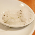 ラ スフォリーナ - 平日限定メイン料理 1100円 のローズマリーのグラニテ