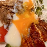 おぼんdeごはん - 半熟卵の黄身を割った状態