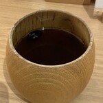 Godaime Hanayama Udon - 黒豆が浮いてる豆茶