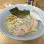 関取ラーメン 竜軒 - ラー油を投入