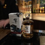 TRAD WHIKSY BOTTLE BAR DEN - 