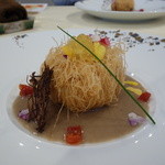 トゥ・ラ・ジョア - 活き穴子と帆立貝柱のカダイフ巻きに、ソースはマッシュルームと塩トマトの天日乾し（１１月）