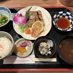 とも舎 - 料理写真:日替わり定食（鯖の唐揚げ）